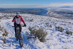 2024-01-10-Skyline-trail-cyclist